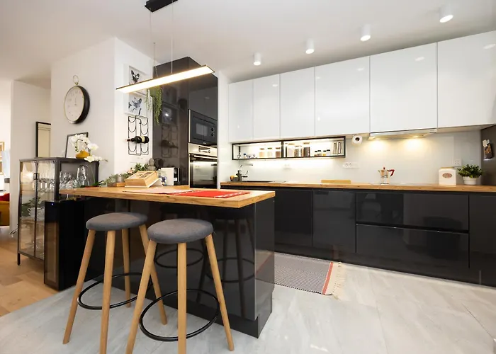 Sweet Cherry Apartment Split