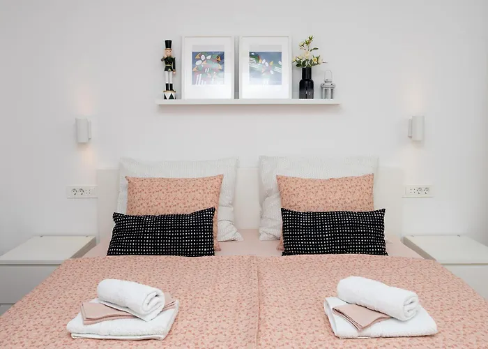 Sweet Cherry Apartment Split