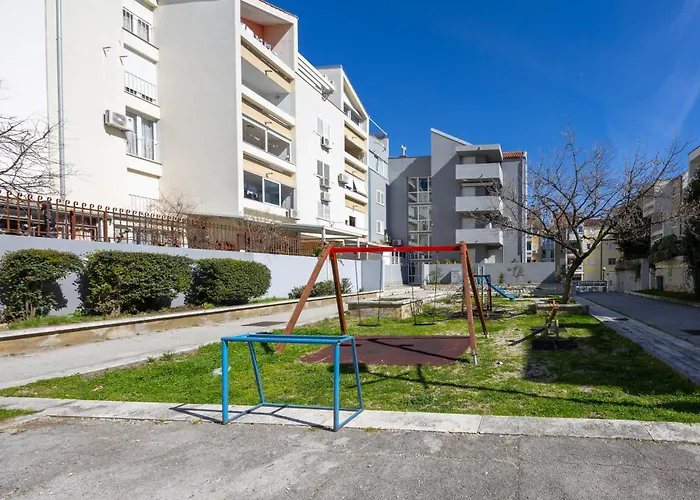 Sweet Cherry Apartment